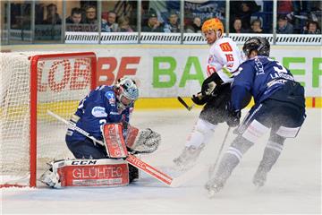 Brock Hooton (Mitte) gelangen in Iserlohn zwei Treffer für die Fischtown Pinguins.