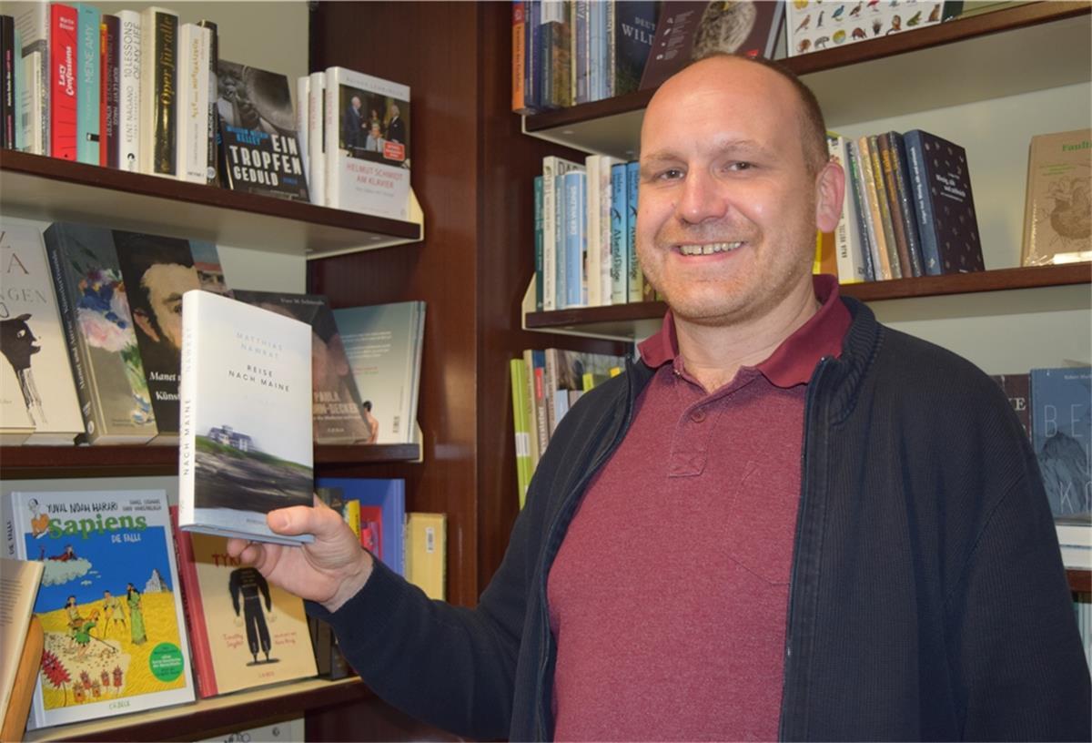 Bremerhavener Buchhändler verraten Geheimtipps für das Fest Buchhändler Jens Fleischer schwört auf Matthias Nawrats feinfühligen und dennoch erbarmungslosen Roadtrip in „Reise nach Maine“.
