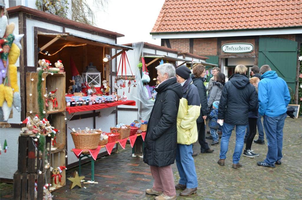 Budenzauber mit vielen Angeboten: Auf dem Weihnachtsmarkt im Beerster Amtsgarten...