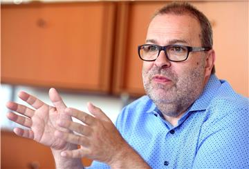 Bürgermeister Thorsten Krüger (SPD) tut alles, um die Bürger in der Stadt Geestland zu schützen. Einige Lockerungen sieht er eher kritisch.
