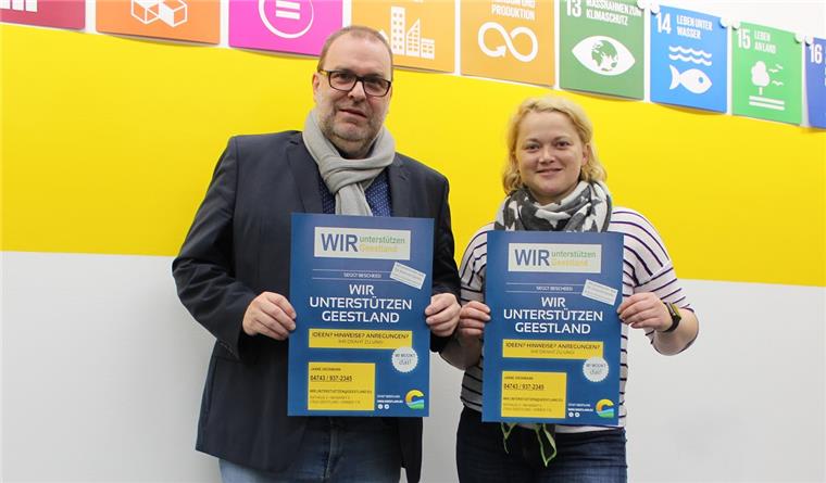 Bürgermeister Thorsten Krüger und die Managementbeauftragte Janne Großmann werben für die neue App „Chancenmanagement“, mit der die Bürger Mängel schnell der Verwaltung melden können.
