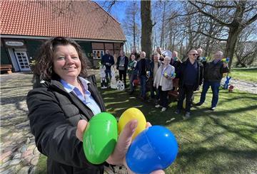 Bürgermeisterin Gabi Kasten freut sich gemeinsam mit den Ortsbürgermeistern und Ortsratsmitgliedern auf die Ostersuchaktion in Geestland.