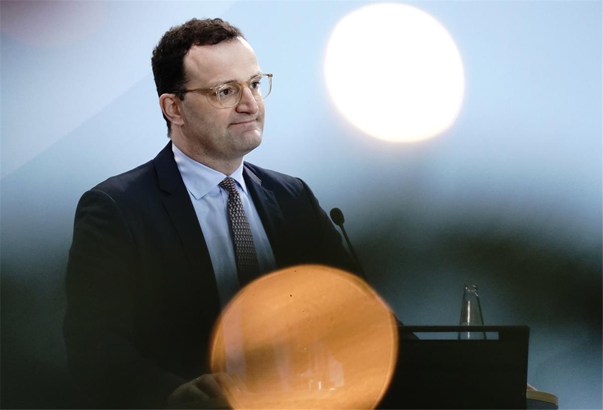 Berlin: Bundesgesundheitsminister Jens Spahn (CDU) gibt eine Pressekonferenz im Ministerium zum Zwischenstand der Impfungen gegen das Coronavirus.