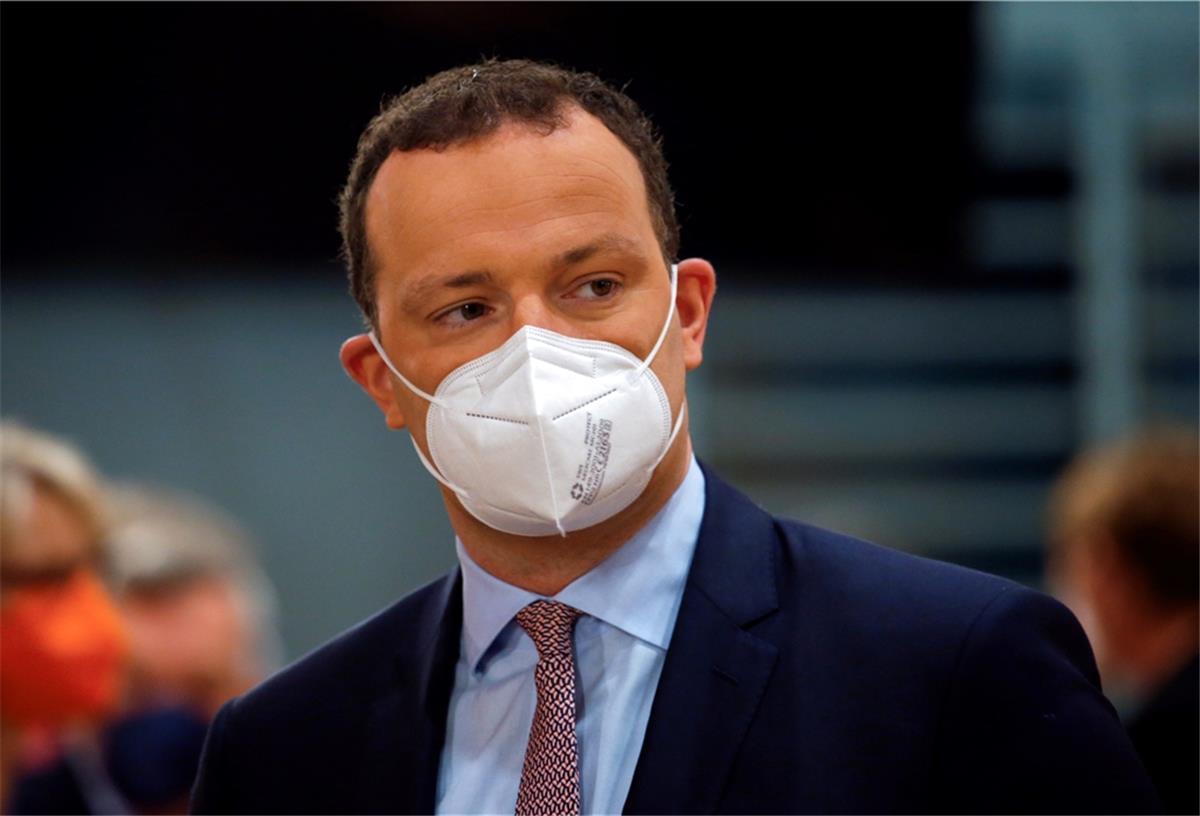 Bundesgesundheitsminister Jens Spahn geht davon aus, dass auch im kommenden Herbst und Winter in einigen Bereichen Maskenpflicht gelten wird.