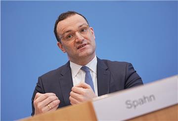 Jens Spahn (CDU), Bundesminister für Gesundheit, nimmt an einer Pressekonferenz zur Coronaimpfung mit den Impfstoffen von Moderna und Biontech Teil.