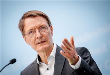 Bundesgesundheitsminister Karl Lauterbach rechtfertigt die Abkehr von kostenlosen „Bürgertestests“ für alle gegen das Corona-Virus. Die Tests sind nur noch in Ausnahmefällen gratis.
