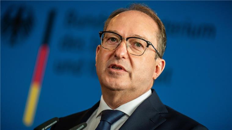 Bundesinnenminister Alexander Dobrindt (CSU) ordnete das Vereinsverbot an. 