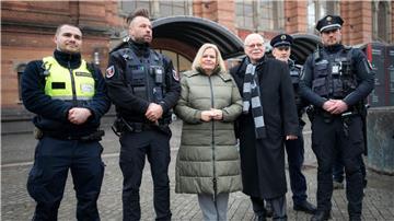Bundesinnenministerin Nancy Faeser hat die „Quattro-Streifen“ aus Bremer Polizei, Bundespolizei, DB Sicherheit und Ordnungsamt am Bremer Hauptbahnhof als Erfolgsmodell bezeichnet. 