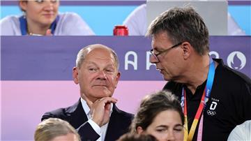 Bundeskanzler Olaf Scholz (l.) wünscht sich Olympische Spiele in Deutschland.