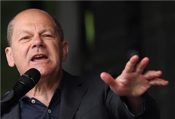 Bundeskanzler Olaf Scholz (SPD) redet bei der 1. Mai-Kundgebung des Deutschen Gewerkschaftsbunds (DGB) zum Tag der Arbeit.