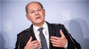 Bundeskanzler Olaf Scholz (SPD) spricht bei der Pressekonferenz nach der Ministerpräsidentenkonferenz (MPK) unter dem Vorsitz von Hessen.