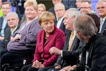 Bundeskanzlerin Angela Merkel bei einem Bürgerdialog in Nürnberg. Am Montag kommt sie nach Bremerhaven.