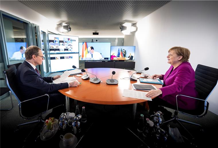 Bundeskanzlerin Angela Merkel (CDU) und der Regierende Bürgermeister von Berlin, Michael Müller (SPD), konferieren per Videoschalte mit den Ministerpräsidenten der Länder. Am 22. März findet der nächste Bund-Länder-Gipfel zu den Corona-Maßnahmen statt.