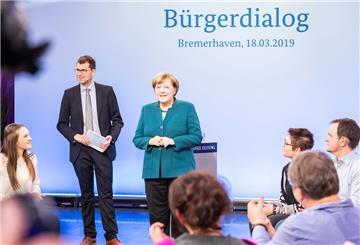 Angela Merkel beim Bürgerdialog in Bremerhaven.