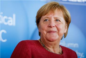 Bundeskanzlerin Angela Merkel lächelt.