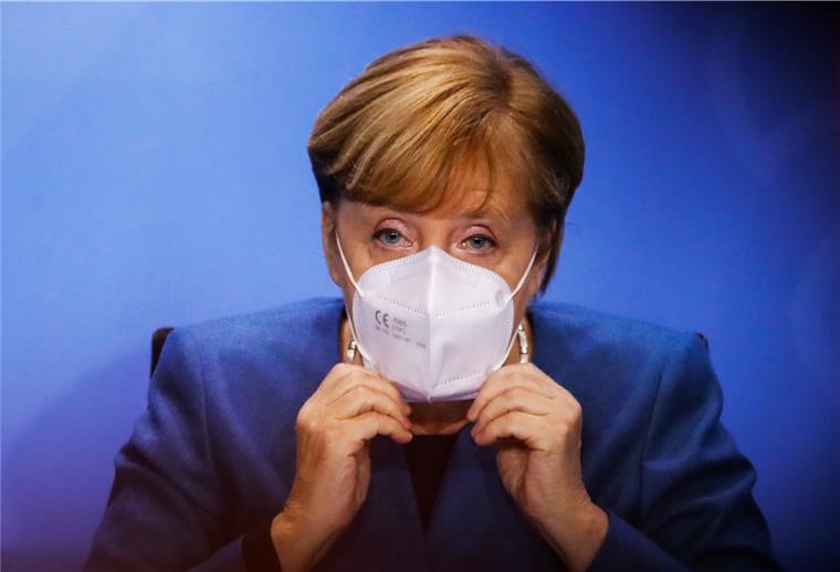 Bundeskanzlerin Angela Merkel mit Maske