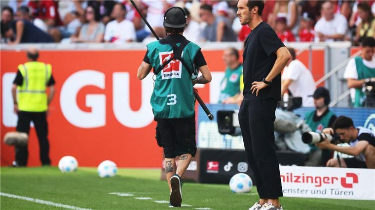 Traumstart für Schuster: Freiburg düpiert Vizemeister VfB Bundesliga-Premiere geglückt: Freiburgs neuer Chefcoach Julian Schuster.