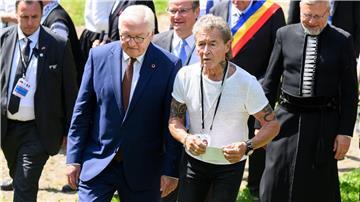 Bundespräsident Frank-Steinmeier gratuliert Peter Maffay zu dessen 75. Geburtstag.