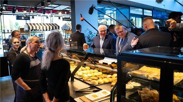 Bundespräsident lobt Nordhorn als „Mutmacherbeispiel“ Bundespräsident Frank-Walter Steinmeier besucht für drei Tage Nordhorn.