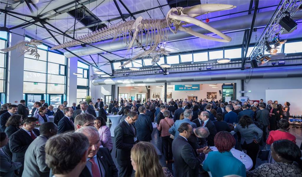 Bundespräsident Frank-Walter Steinmeier besucht Bremerhaven und hier den Fischba...
