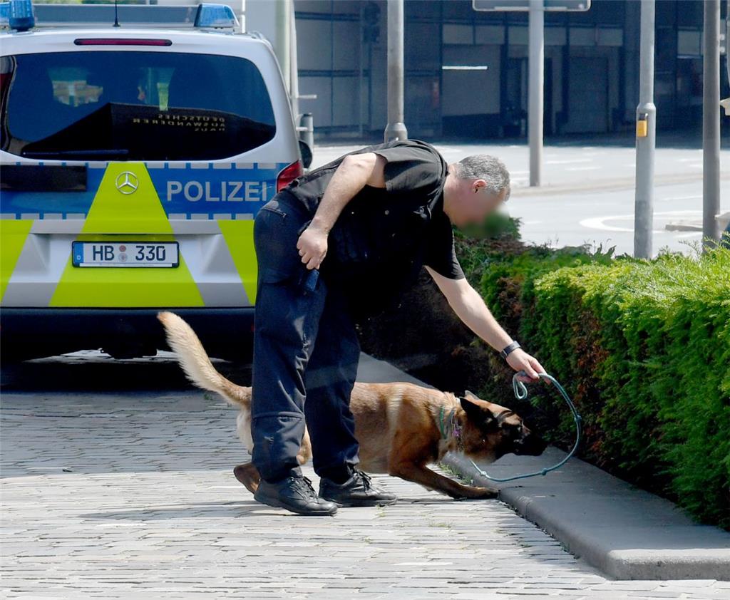 Bundespräsident Frank-Walter Steinmeier besucht Bremerhaven. Die Polizei geht im...