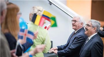 Bundespräsident Frank-Walter Steinmeier besucht Bremerhaven. Hier an der Seite v...