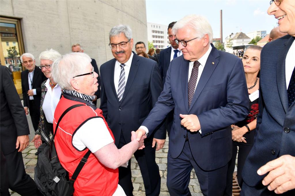 Bundespräsident Frank-Walter Steinmeier besucht Bremerhaven. Er wird auch von Bü...