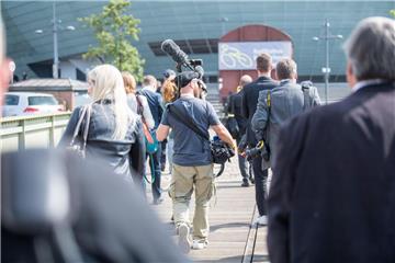 Bundespräsident Frank-Walter Steinmeier besucht Bremerhaven. Viele Journalisten ...