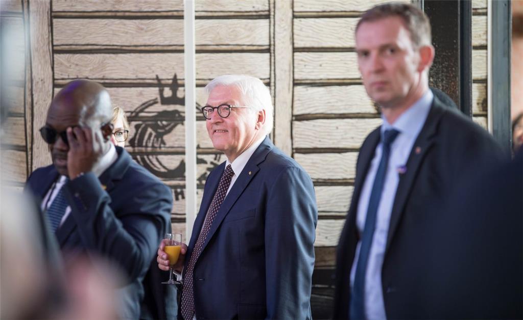 Bundespräsident Frank-Walter Steinmeier im Seefischkochstudio. Foto: Hartmann