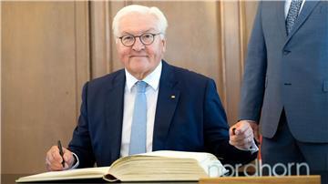 Bundespräsident Frank-Walter Steinmeier macht bei seinem Besuch in Nordhorn auch einen Abstecher in die Niederlande.  