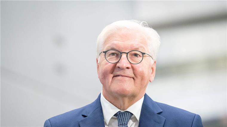 Bundespräsident Frank-Walter Steinmeier würdigt Günter Netzer als prägenden Spielmacher seiner Zeit.