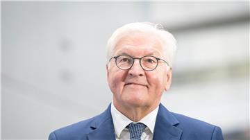 Bundespräsident Frank-Walter Steinmeier würdigt Günter Netzer als prägenden Spielmacher seiner Zeit.