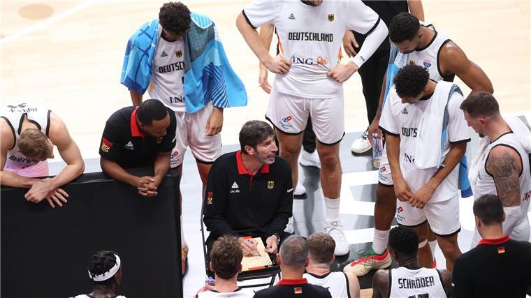 Sieg für „Warrior“ Mumbru - Bundestrainer ist zurück Bundestrainer Alex Mumbru ist zurück - und Deutschlands Basketballer siegen auch für ihn.