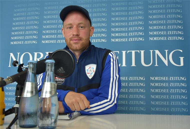 Bundestrainer für einen Tag: Als einer von 80 Millionen Bundestrainern beantwortet Ole Aldag jene Fragen, die normalerweise dem Neu-Bundetrainer Hansi Flick gestellt würden.