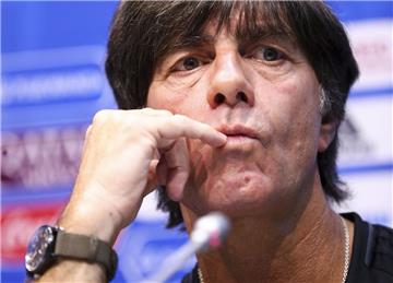 Bundestrainer Joachim Löw plant gegen Kamerun einige personelle Veränderungen.