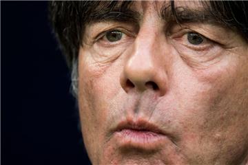 Bundestrainer Joachim Löw steht bei der Fußball-WM 2018 in Russland schon vor dem zweiten Gruppenspiel unter Druck.
