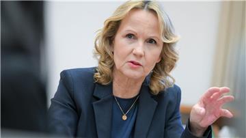 Bundesumweltministerin Steffi Lemke lehnt die Erdgasförderung vor Borkum ab - nun besucht die Politikerin die Wattenmeerregion in Niedersachsen. (Archivbild)