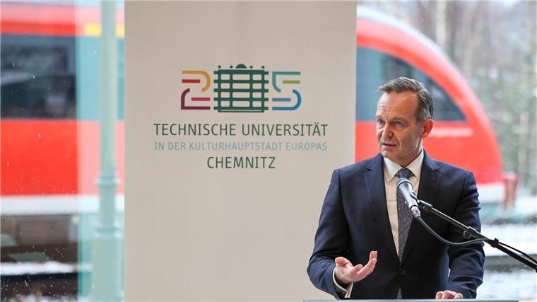 Neues digitales Testfeld fürs Bahnfahren der Zukunft Bundesverkehrsminister Volker Wissing spricht bei der feierlichen Inbetriebnahme des digitalen Testfelds in Annaberg-Buchholz.