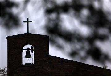 Die katholische St. Josefs-Kirche am frühen Morgen. Am 05.05.2023 beginnt die zweitägige Vollversammlung des Zentralkomitees der deutschen Katholigen (ZdK) in München. Themen der Vollversammlung werden die Aufarbeitung des sexuellen Missbrauchs in der katholischen Kirche und der Ukraine Krieg sein. +++ dpa-Bildfunk +++