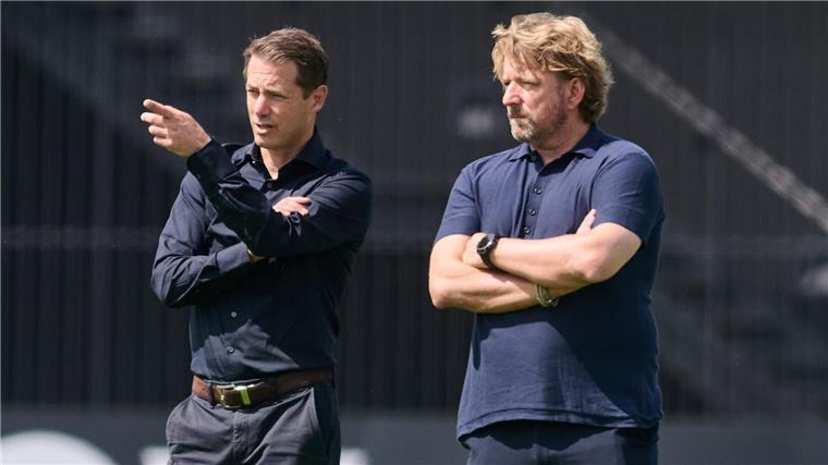 BVB-Geschäftsführer Lars Ricken (l) bestreitet interne Dissonanzen bei Borussia Dortmund.