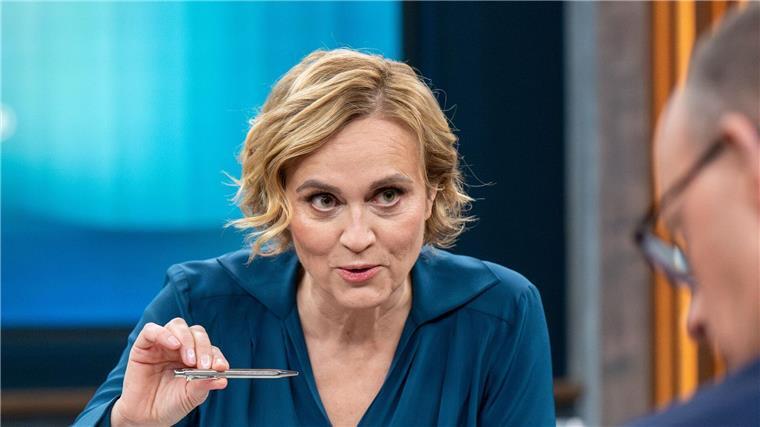 Wann die Talks von ARD und ZDF Sommerpause machen Caren Miosga (l) hat den renommierten Sendeplatz Anfang des Jahres von Anne Will übernommen.