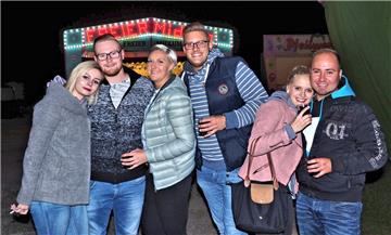 Carina (links) kommt aus Sievern, die anderen daneben (von links) aus Neuenwalde...