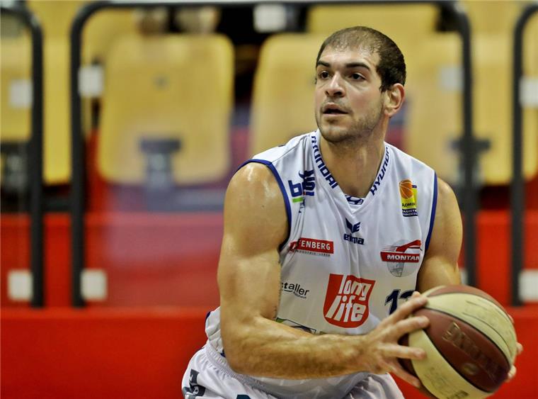 Eisbären setzen unter den Körben auf "Big Man" Baptiste Carl Bapiste wechselt zu den Eisbären Bremerhaven. Der "Big Man" war zuletzt in Österreich aktiv. Foto Imago