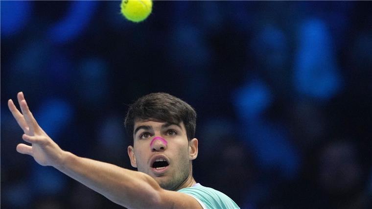 Zverev nach zweitem Sieg vor Gruppen-Showdown gegen Alcaraz Carlos Alcaraz gelingt im zweiten Vorrundenspiel in Turin der erste Sieg.