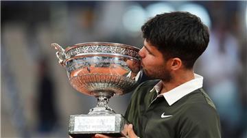 Carlos Alcaraz holt seinen fünften Grand-Slam-Titel.