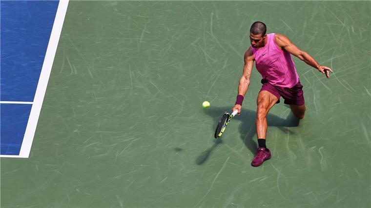 US Open: Alcaraz zieht souverän ins Viertelfinale ein Carlos Alcaraz ist dem nächsten Grand-Slam-Titel mit dem Viertelfinaleinzug wieder einen Schritt nähergekommen.