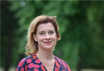 Caroline Peters spielt in einer neuen RTL-Krimireihe „Die Neue und der Bulle – Ein Duisburg-Krimi“ eine Wirtin aus dem Ruhrgebiet (Archivbild).