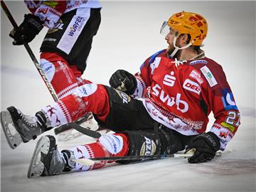 Carson McMillan läuft für die Fischtown Pinguins als Cable Guy auf.