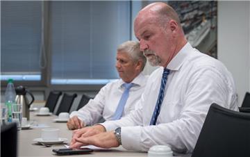 Carsten J. Haake (rechts) wird sich zwar weiterhin mit Rüdiger Pallentin um die Belange der Lloyd Werft kümmern. Aber der Schwerpunkt seiner Arbeit liegt künftig an der Ostsee.