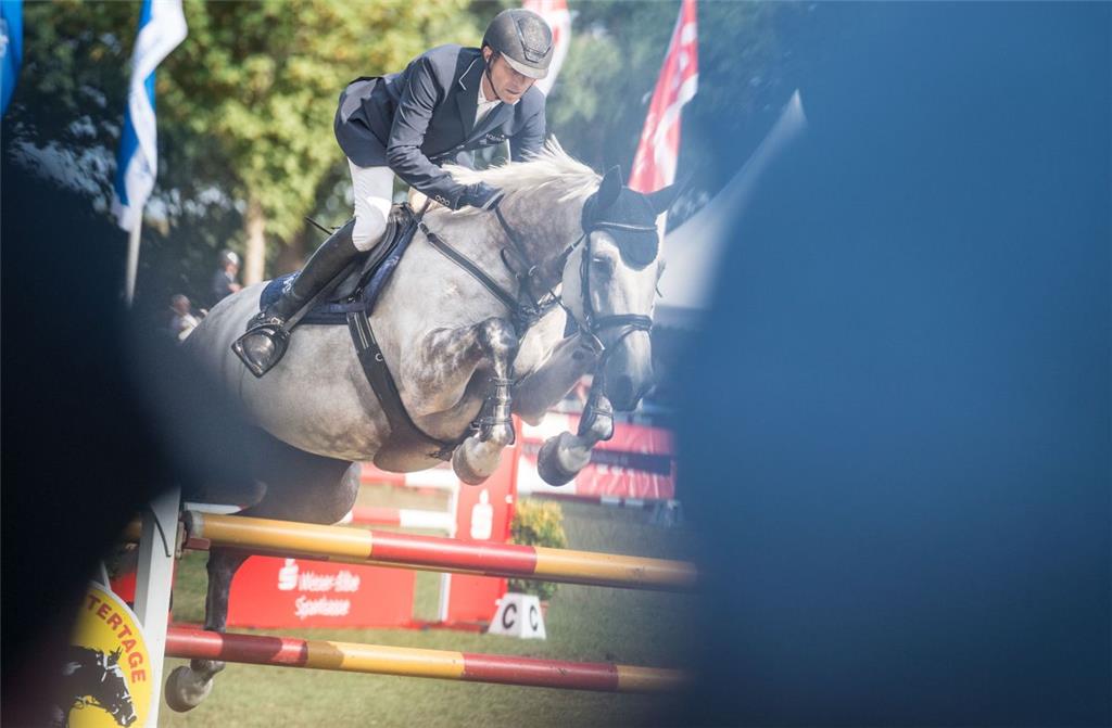 Carsten-Otto Nagel auf L&apos;Esperance 2 gewinnt den Großen Preis. Foto: Hartma...